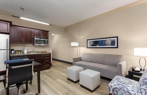 West Palm Beach Hotel | Hawthorn Extended Stay by Wyndham West Palm Beach Airport
