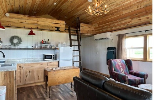 Fort Laramie Cabin | Hayfield Cabin 2, a place to get away from it all!