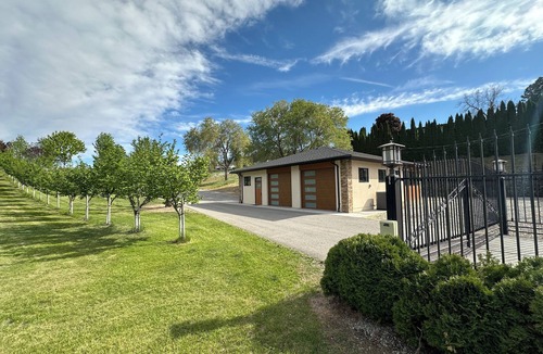 Okanagan-Similkameen Cottage | Hazelnut Farm Vacation Cottage