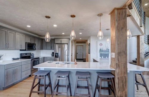 Lead Ski Chalet | Headline (4-Bedroom Chalet) with Pool by RedAwning