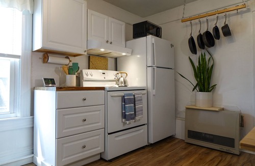 South End Apartment | Heart-of-Burlington Four Bedroom Apartment