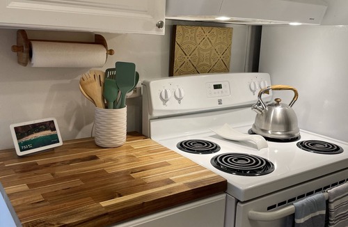 South End Apartment | Heart-of-Burlington Four Bedroom Apartment