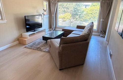 Renfrew-Collingwood House | Heart of Vancouver! Newly renovated home