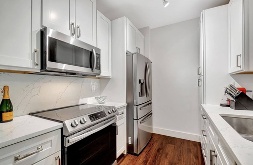 Grandview Heights Apartment | Heart of WPB: 1BR Penthouse Floor Condo w/Pool, Gym & Garage Parking