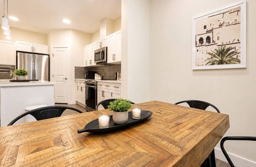 Cochrane House | Heartland Stays - Brand New 3 Bed Room Cozy Home with AC, Garage, BBQ
