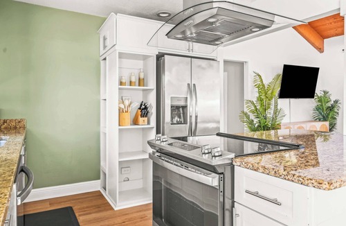 West Palm Beach House | Heated Pool Days & Palm Nights – Modern West Palm Vibes