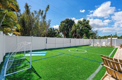 West Palm Beach House | Heated Pool+Golf+Firepit+Turf Sports+Game Room+Bar