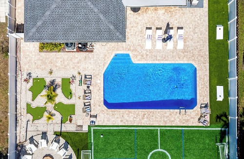 West Palm Beach House | Heated Pool+Golf+Firepit+Turf Sports+Game Room+Bar