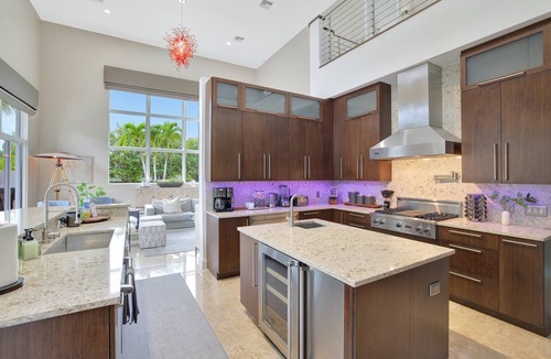 Dolphin Isles Villa | Heated Pool ~ King Beds ~ Putting Green ~ Grill