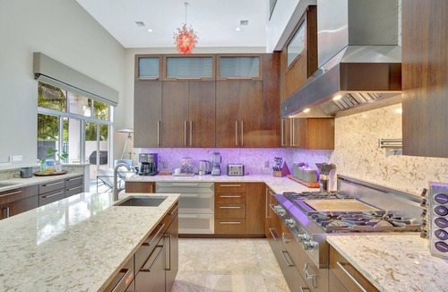 Dolphin Isles Villa | Heated Pool ~ King Beds ~ Putting Green ~ Grill