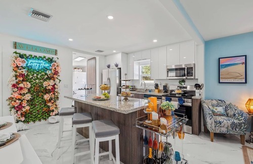 Delray Beach House | Heated Pool, Tiki Hut, Huge Yard, Bar, Walk 2 Ave