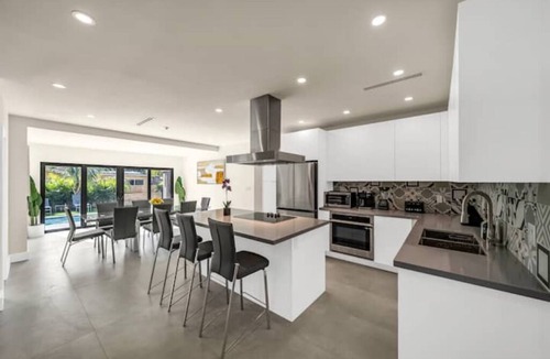 Golden Glades House | Heated Pool Villa 4BR Basketball BBQ