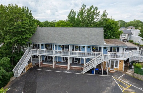 Old Orchard Beach Condo | Heated Saltwater Pool Short Walk to Beach Pier 2