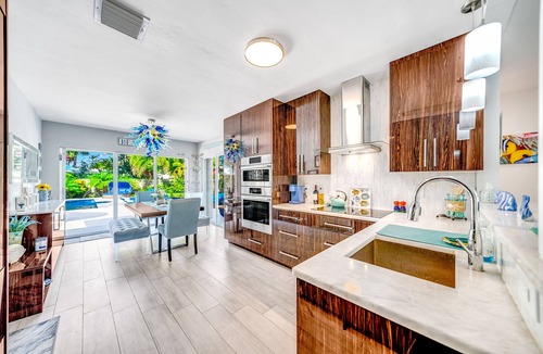 Deerfield Beach House | Heated SaltWater Pool! Fire Pit+Walk To Beach!