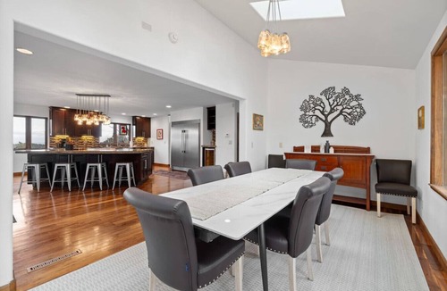 Rapid City House | Heaven’s Gateway – Luxury Retreat with Hot Tub & Sauna