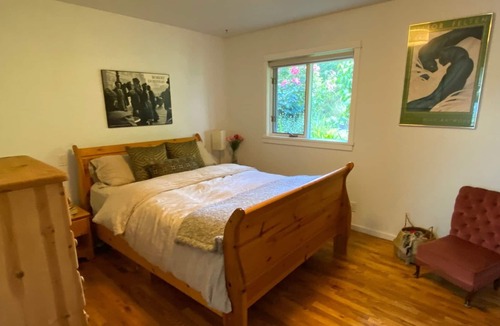 Ganges House | Hedgerow Cottage B & B just steps from Ganges Village waterfront