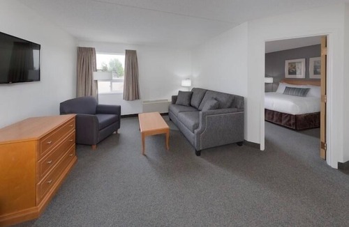 Moose Jaw Hotel | Heritage Inn Hotel & Convention Centre Moose Jaw