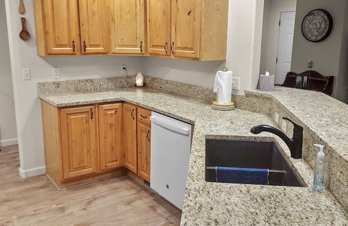 Montrose House | Hermosa Haven Pets Garage Desk