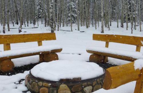 Kananaskis Hostel | HI Kananaskis Wilderness - Hostel