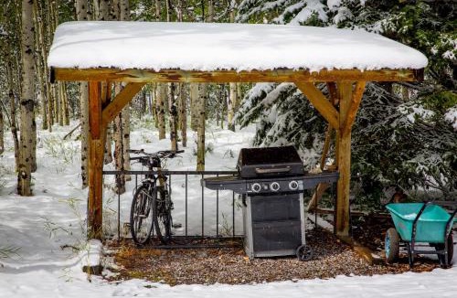 Kananaskis Hostel | HI Kananaskis Wilderness - Hostel