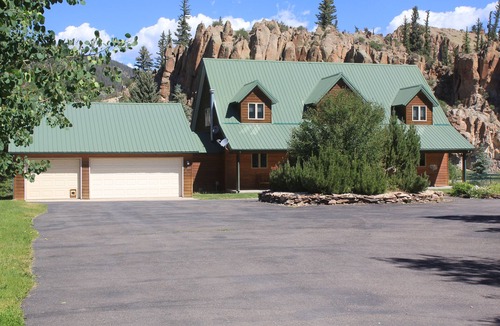 Beaver Mountain House | Hidden River Lodge, Beautiful And Spacious River Front Home, Sleeps 15