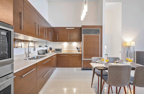 Downtown Miami Apartment | High-Ceiling Suite | Brickell Walk Score 95