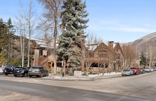 Aspen Condo | High End Aspen Studio - #407 Walk to Town, Gondola & Lift 1a
