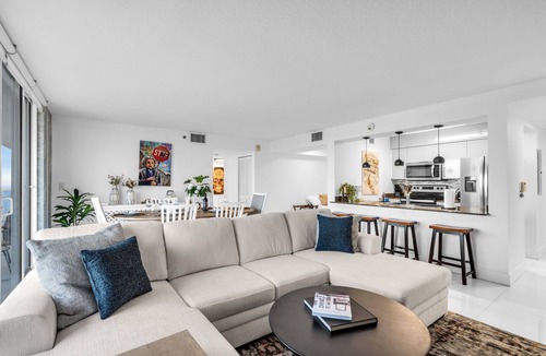 Brickell Condo | High Rise Ocean View Condo, Pool, Hot Tub, Game Room, Close to Food and Mall