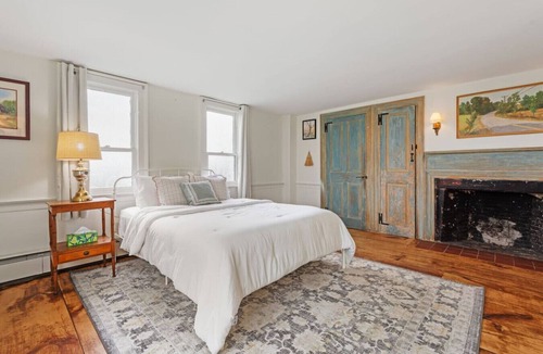 Loudon House | Highland Cattle Farm Cozy Suite for Two - C