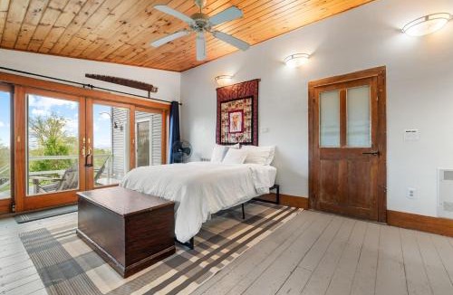 Loudon Apartment | Highland Cattle Farm - Cozy Studio - B