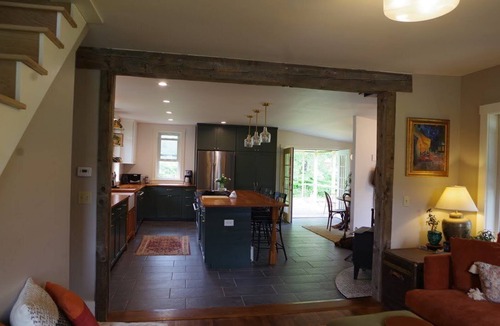 Huntington House | Hiker’s Paradise w/Chef’s Kitchen & Mountain Views