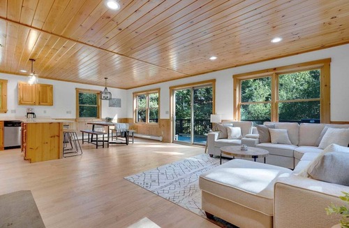 Bethel Ski Chalet | Hillside Escape Ski Chalet
