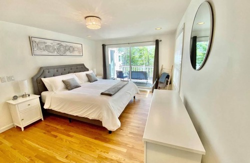 Meredith House | Hilltop Lakeview Retreat - At the Lake & Close to Downtown!