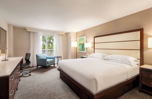 Park Shore Hotel | Hilton Naples