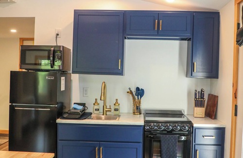Hinesburg Apartment | Hinesburg hideaway with hot tub!