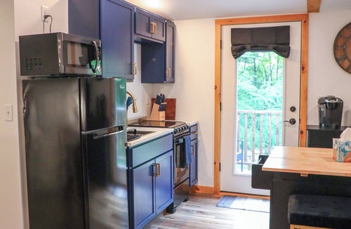 Hinesburg Apartment | Hinesburg hideaway with hot tub!