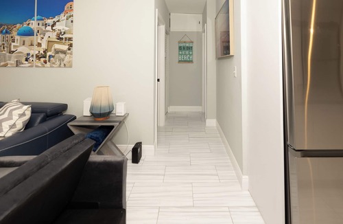 Lake Worth House | Historic 2-bed house, WiFi, pool table/ping pong, hot tub, 3TVs, 3 min to beach
