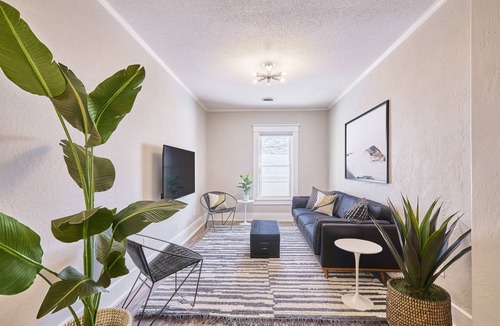 Hot Springs Apartment | Historic Evanston Building Downtown + Walk to Moccasin Springs, Restaurants, VA