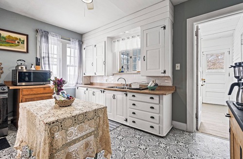 Medina House | Historic & Family Owned