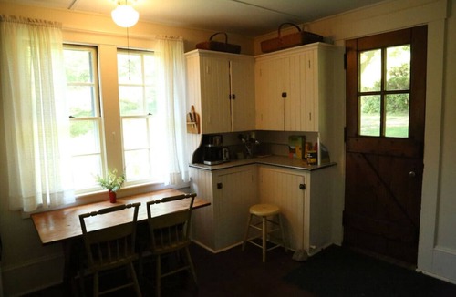 Bristol House | Historic Getaway with Private Beach Access