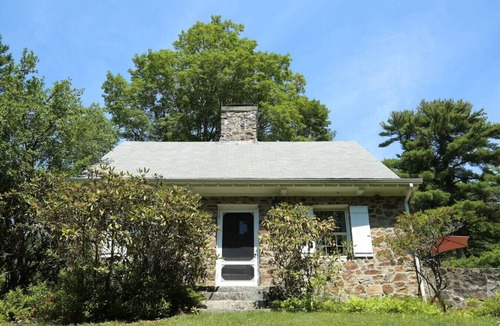 Bristol House | Historic Getaway with Private Beach Access