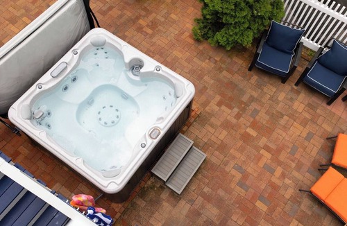 Ogunquit House | Historic Inn Turned Luxury Rental with Hot Tub!