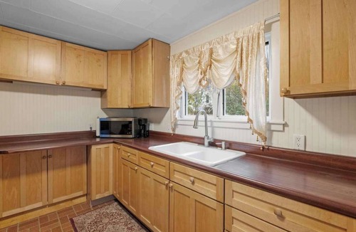 Littleton Apartment | Historic Littleton Getaway | Pet-Friendly Stay