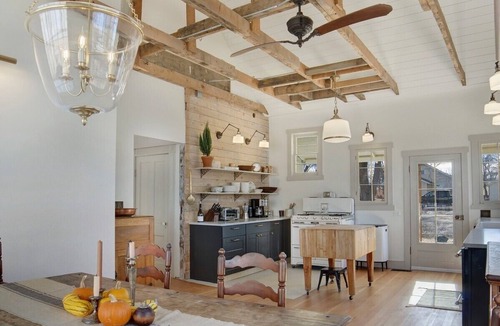 Montrose House | Historic Spring Creek Farmhouse-Pet Friendly!