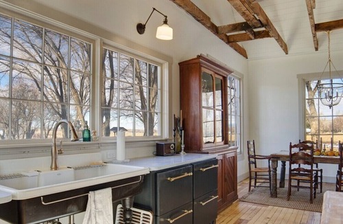 Montrose House | Historic Spring Creek Farmhouse-Pet Friendly!