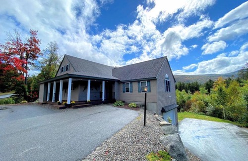 Carroll House | HL96 Single family home with views and lots of space Privacy convenience AC and style