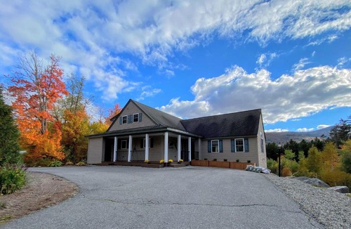 Carroll House | HL96 Single family home with views and lots of space Privacy convenience AC and style