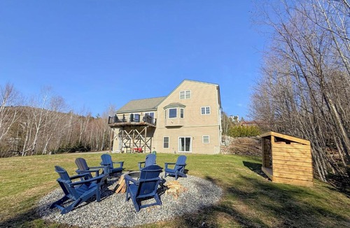 Carroll House | HL96 Single family home with views and lots of space Privacy convenience AC and style