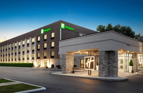 Mayfield Hotel | Holiday Inn Cleveland-Mayfield by IHG