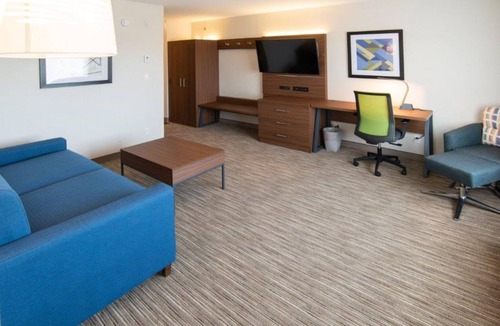 North Battleford Hotel | Holiday Inn Express & Suites North Battleford by IHG